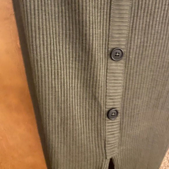 Green midi button front dress 3/4 sleeve - Picture 2 of 3